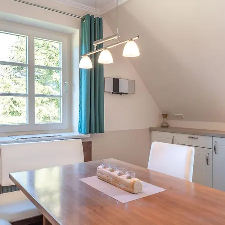 Malnfeen Hüs Og Appartement Utersum